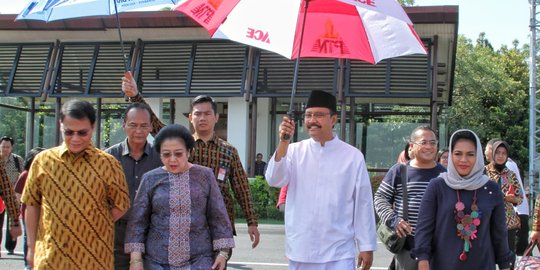 Ketika Gus Ipul-Puti Guntur dan Risma saling memperkuat pendidikan gratis