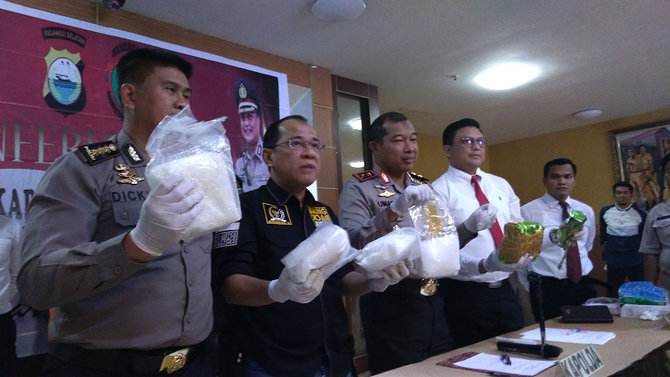 kapolda sulsel irjen polisi umar septono release narkoba 5 kg