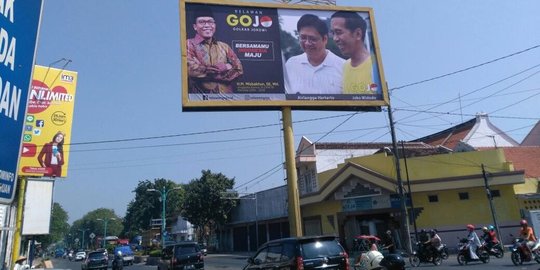 DPR reses, Misbakhun pasang baliho dukungan Golkar untuk Jokowi di Pasuruan