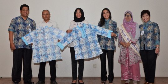 Peruri resmikan seragam batik khas Karawang