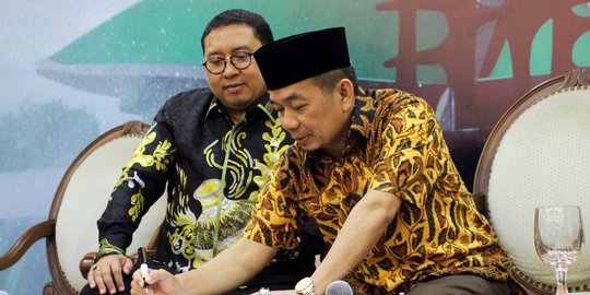 Didampingi Fadli Zon, Jazuli Juwaini tandatangani pansus angket TKA