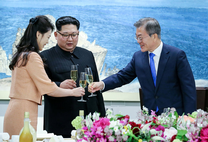 pertemuan kim jong un dan moon jae in