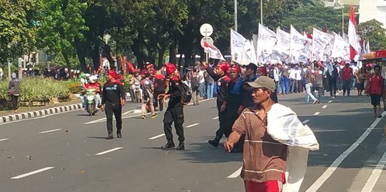 May Day, buruh mulai padati sekitaran Monas