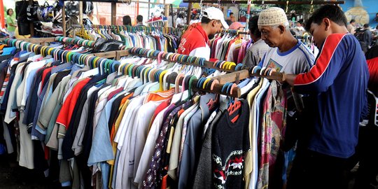 Pakaian bekas impor masih jadi primadona generasi zaman now Indonesia