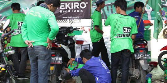 Servis dan ganti oli gratis dalam peringatan Hari Buruh