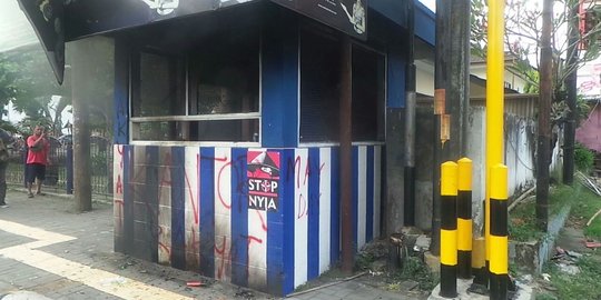 Aksi buruh di Sleman berujung terbakarnya pos polisi