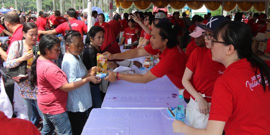 Panitia bagi sembako di Monas bantah terkait PDIP, tak kenal Charles Honoris