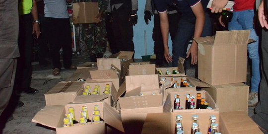 Razia pasar di Manado, polisi sita 55 botol miras Cap Tikus