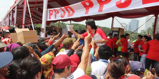 Keluarga korban meninggal akan polisikan panitia bagi sembako di Monas