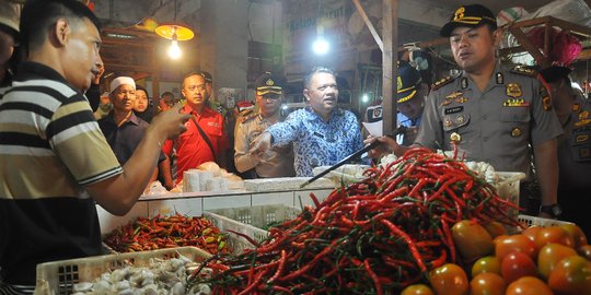 Jelang Ramadan, Disperindag dan Polres Bogor sidak bahan pangan di pasar Cibinong
