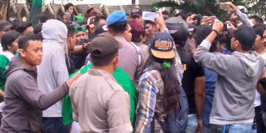 Dua mahasiswa diamankan polisi saat demo Hardiknas di Makassar