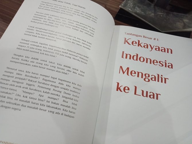 buku prabowo paradoks indonesia