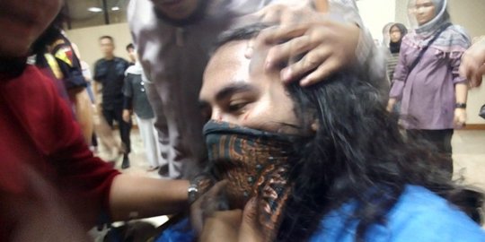 Hendak merangsek masuk kampus, satu mahasiswa UP luka terkena lemparan sepatu