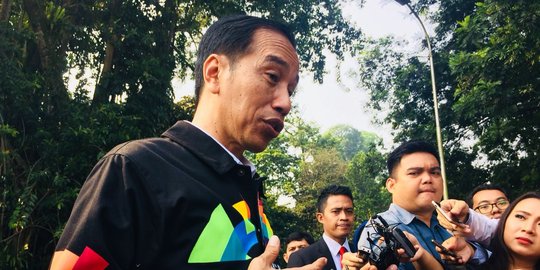 Saat Jokowi promosikan Asian Games lewat sebuah jaket