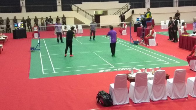 jokowi main badminton dengan sultan bolkiah