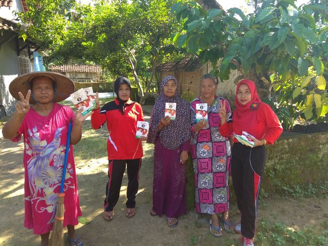 pdip trenggalek melakukan kampanye keluar masuk kampung