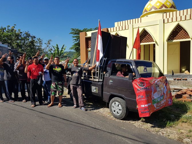 pdip trenggalek melakukan kampanye keluar masuk kampung