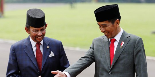 Jokowi sebut Sultan Brunei tertarik beli senjata api dan tank Anoa