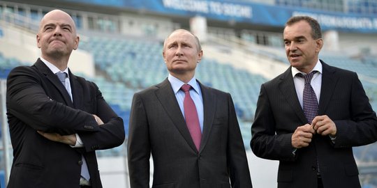 Gaya Putin keliling stadion Piala Dunia di Sochi