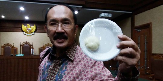 Fredrich Yunadi: Alhamdulillah saya diberi gelar pengacara bakpao