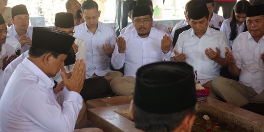 Safari politik ke Jatim, Prabowo ziarah ke makam Bung Karno ditemani Rachmawati