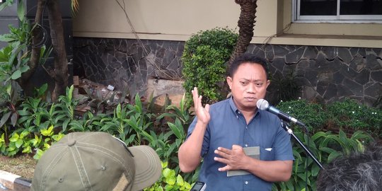 Mahesa meninggal saat pembagian sembako karena pembuluh darah pecah dan dehidrasi