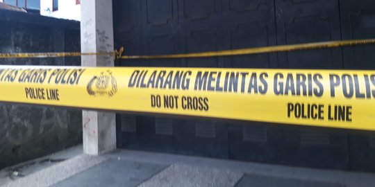 Densus tangkap tiga terduga teroris di kontrakan Bogor, satu buah panci juga disita