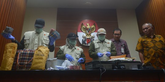 Kronologi KPK Operasi Tangkap Tangan anggota Komisi XI saat terima suap