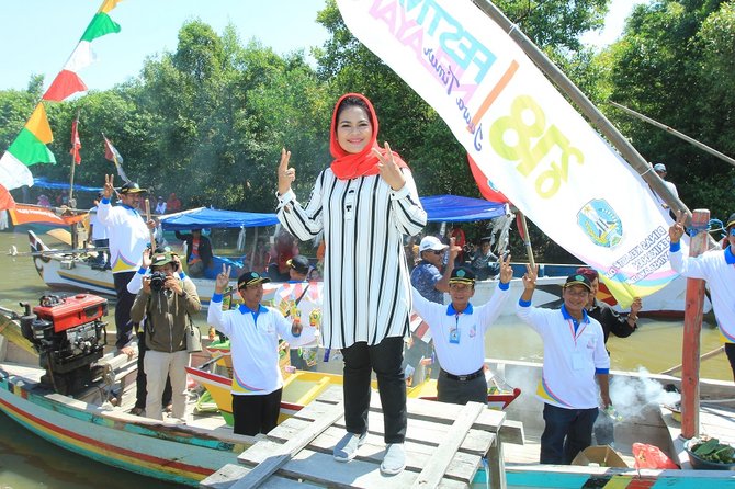 puti guntur bersama nelayan dan petani tambak desa banjar kemuning