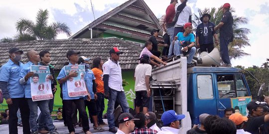 Tak puas penjelasan Bawaslu Makassar, massa paslon tunggal ancam terus berdemo