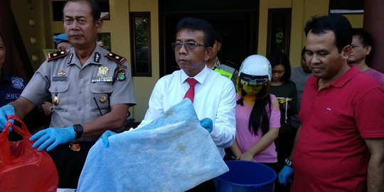 Rustina tega buang anak hasil hubungan gelap di tong sampah