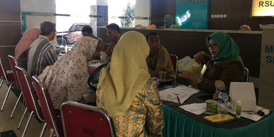 Jemaah haji ikuti pemeriksaan kesehatan dan vaksinasi gratis di RSUD Tangsel