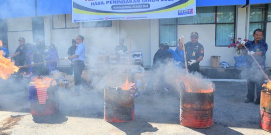 Bea Cukai Samarinda musnahkan ratusan ribu batang rokok ilegal & barang impor ilegal