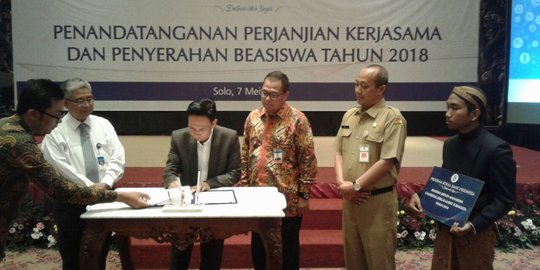 Bank Indonesia salurkan beasiswa untuk 100 mahasiswa UNS dan IAIN Solo