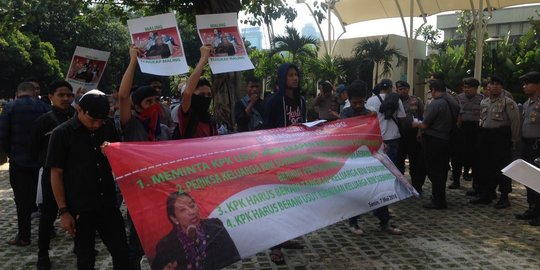 Solidaritas Mahasiswa demo KPK tuntut usut rekaman Rini-Sofyan