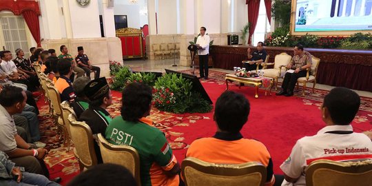 Presiden Jokowi dengarkan keluhan sopir truk di Istana