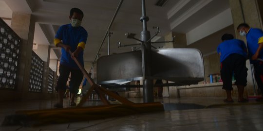 Jelang Ramadan, Masjid Istiqlal dibersihkan