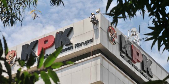 Kasus suap APBN-P, rumah pejabat Kemenkeu digeledah KPK, uang hingga emas disita
