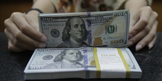5 Penyebab kurs dolar menguat hantam nilai tukar hingga Rp 14.000