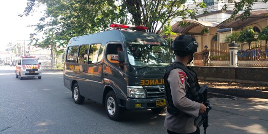 Sudah 7 Ambulans dan 2 mobil Inafis masuk ke Mako Brimob Depok