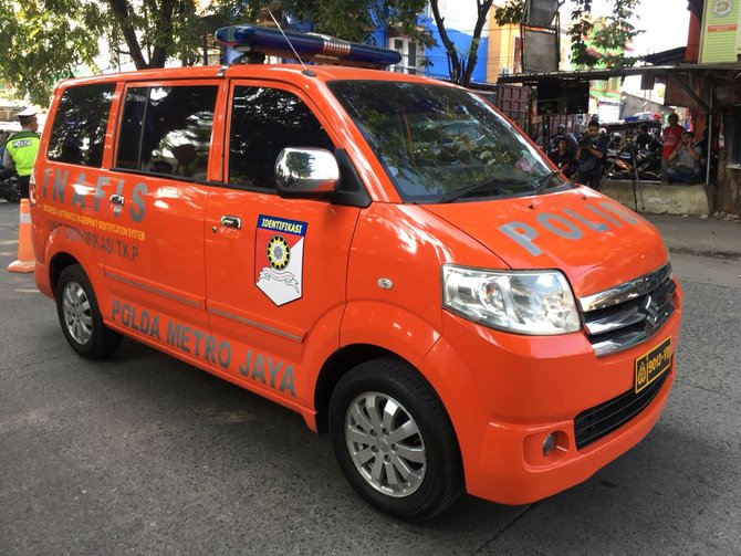 ambulans dan inafis ke mako brimob