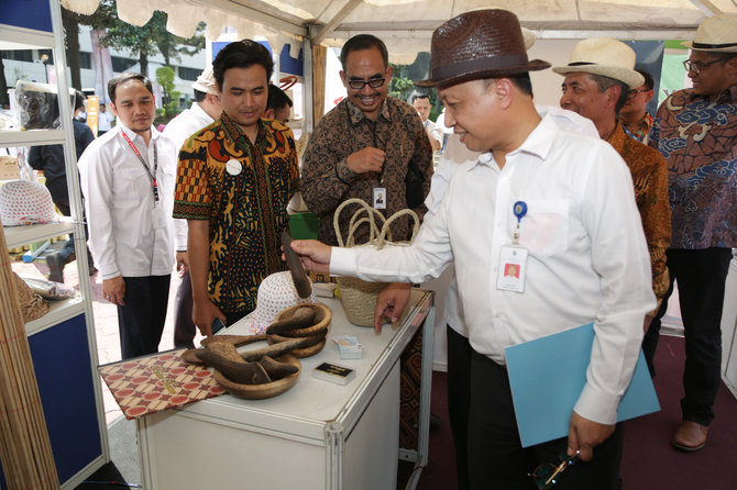 sekretariat jenderal anwar sanusi di acara expo bumdes dan bazar umkm 2018