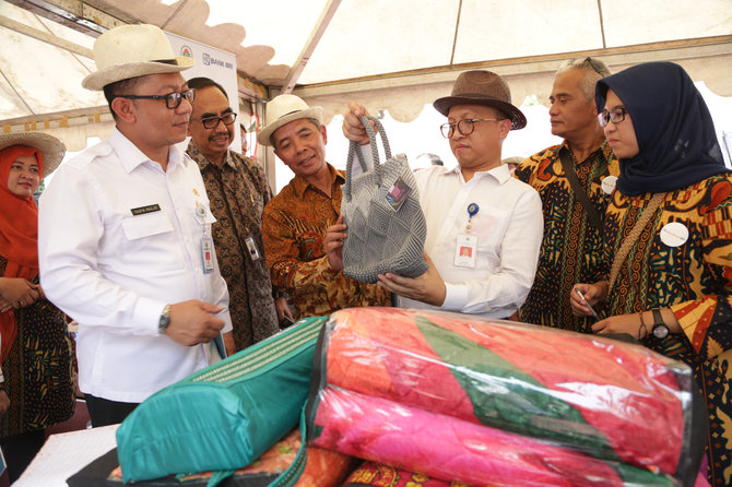 sekretariat jenderal anwar sanusi di acara expo bumdes dan bazar umkm 2018