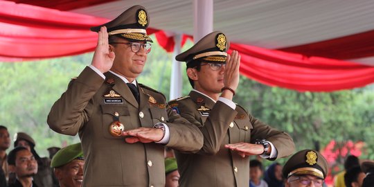 Datangi Pulau Seribu, Anies dapat kejutan hadiah ultah dari ibu-ibu PKK