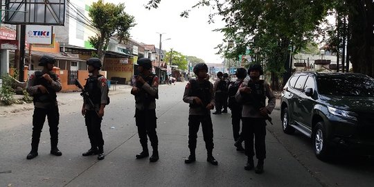 Pasukan Brimob bersiaga di dekat Gereja GPIB Gideon Depok