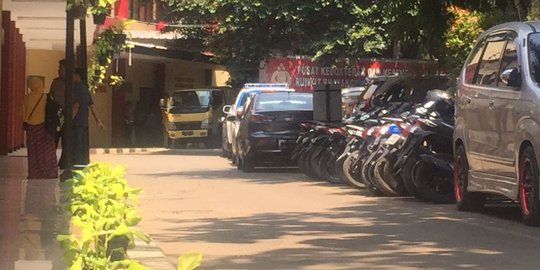 6 Peti jenazah tiba di RS Polri, langsung dibawa ke ruang mayat