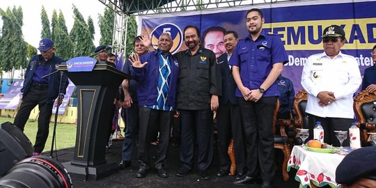 Gabung NasDem, Gubernur Dominggus diberi jabatan Ketua DPW Papua Barat