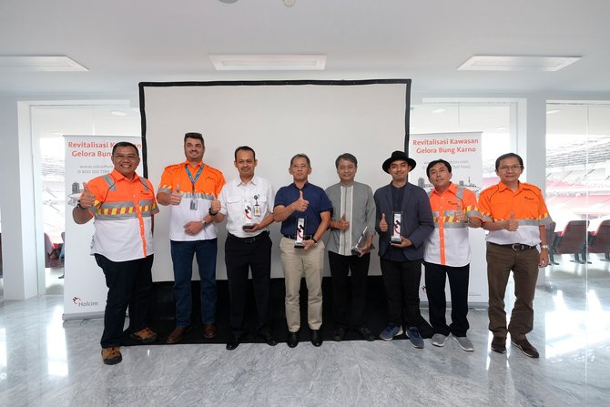 pt holcim indonesia pasang thrucrete di kawasan gelora bung karno