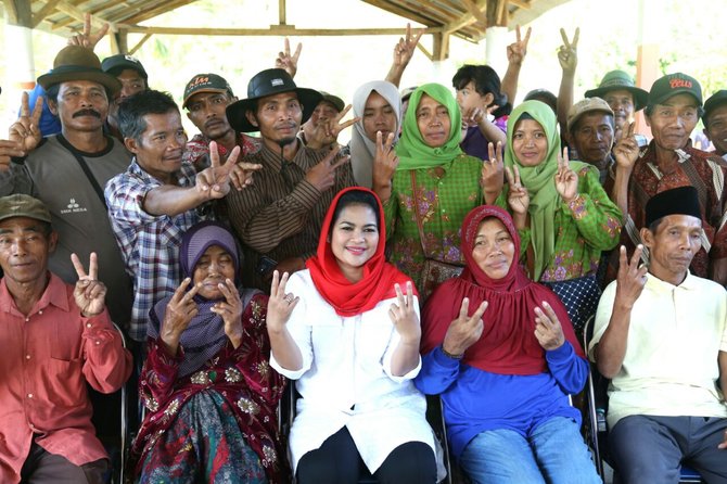 puti guntur menyambangi warga di pantai bengkung desa gajah rejo kecamatan gedangan kabupaten malang