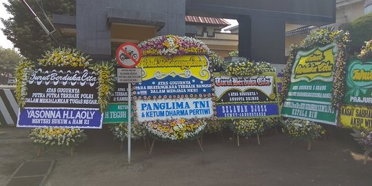 Usai tragedi berdarah, jalan depan Mako Brimob dibanjiri karangan bunga duka